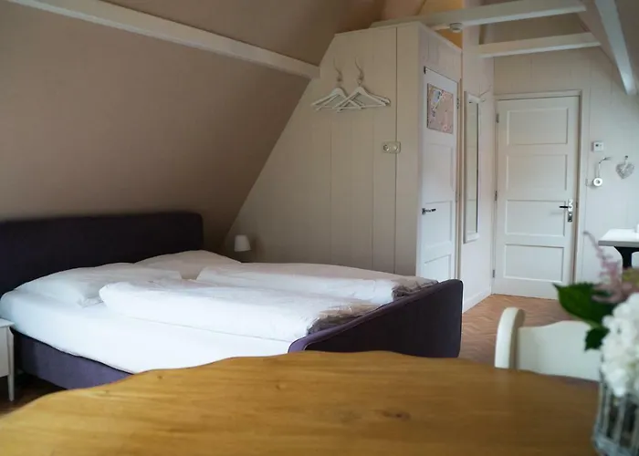 Bij De Buren Bed & Breakfast 3*
