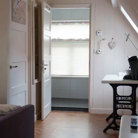 Bij De Buren 3*